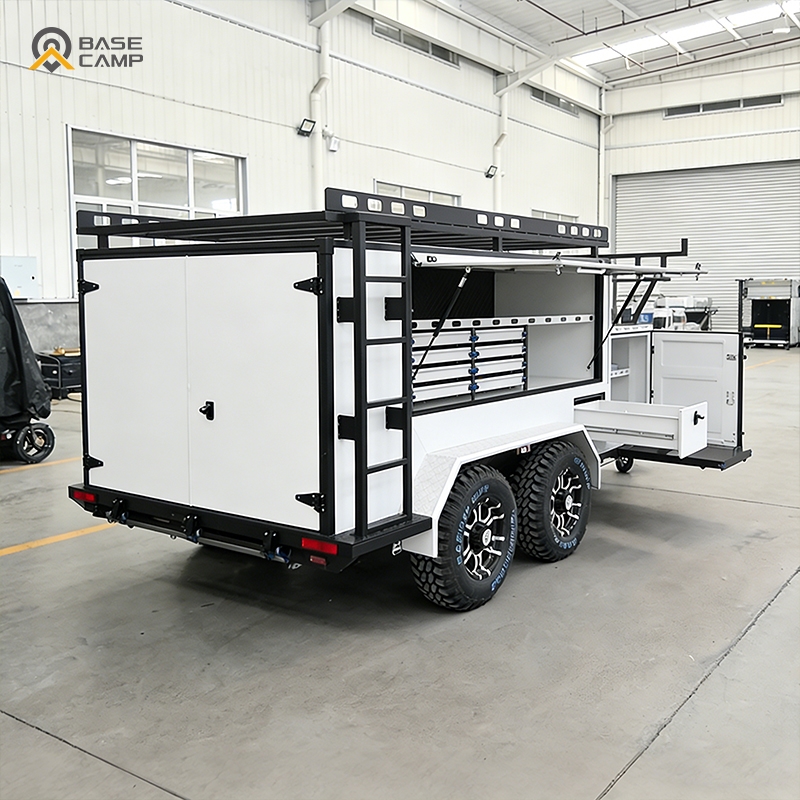 Heavy Duty Enclosed Utility Tr - огляд і ціна Heavy Equipment Hauler